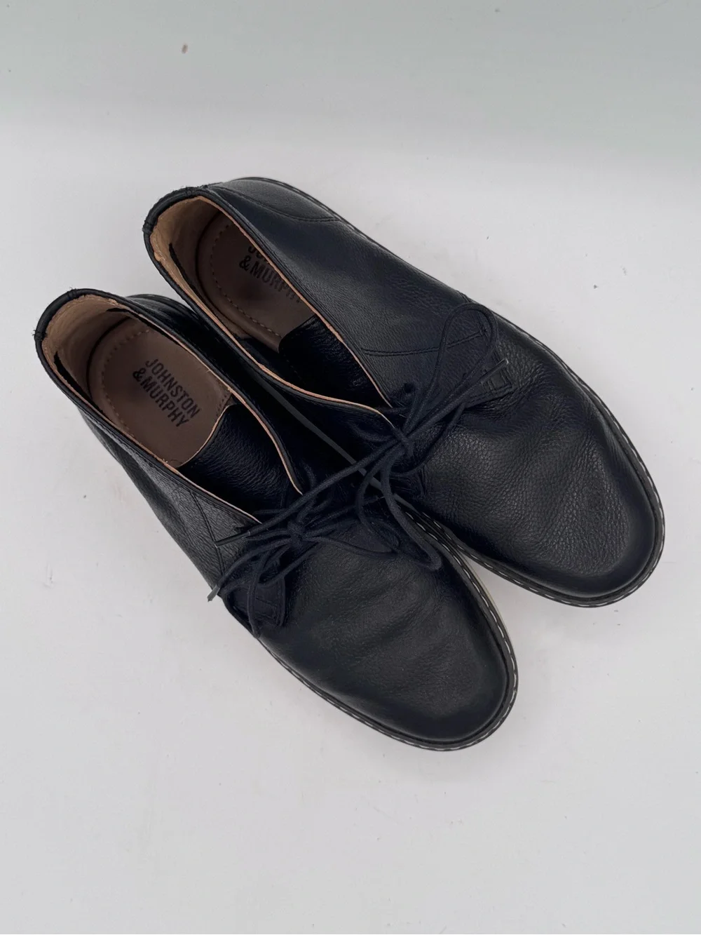 Johnston & Murphy Youth Black Leather Chukka Boots with Contrast Sole -Youth 4.5